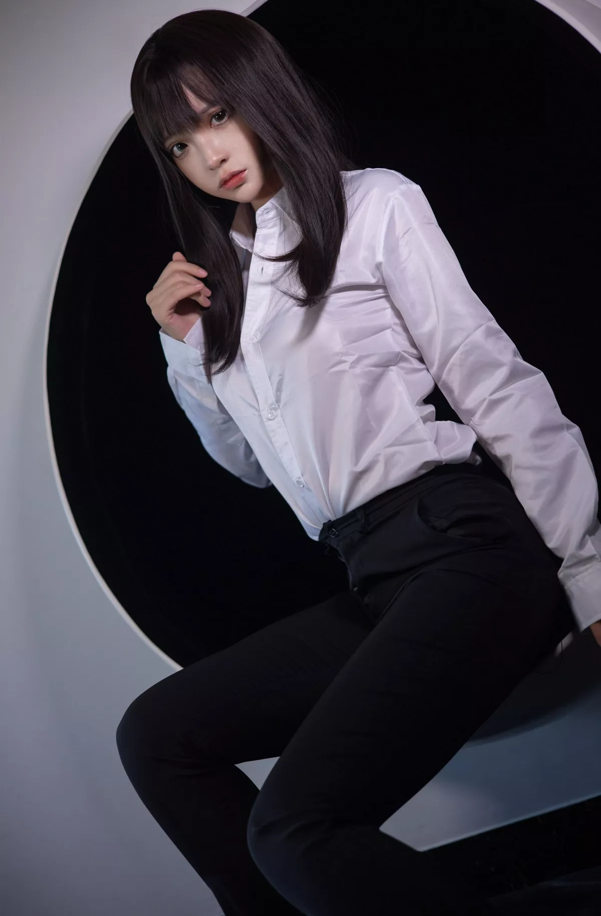 网络美女疯猫ss职业OL主题性感白衬衣配长裤露超薄肉丝裤袜秀翘臀美腿诱惑写真39P