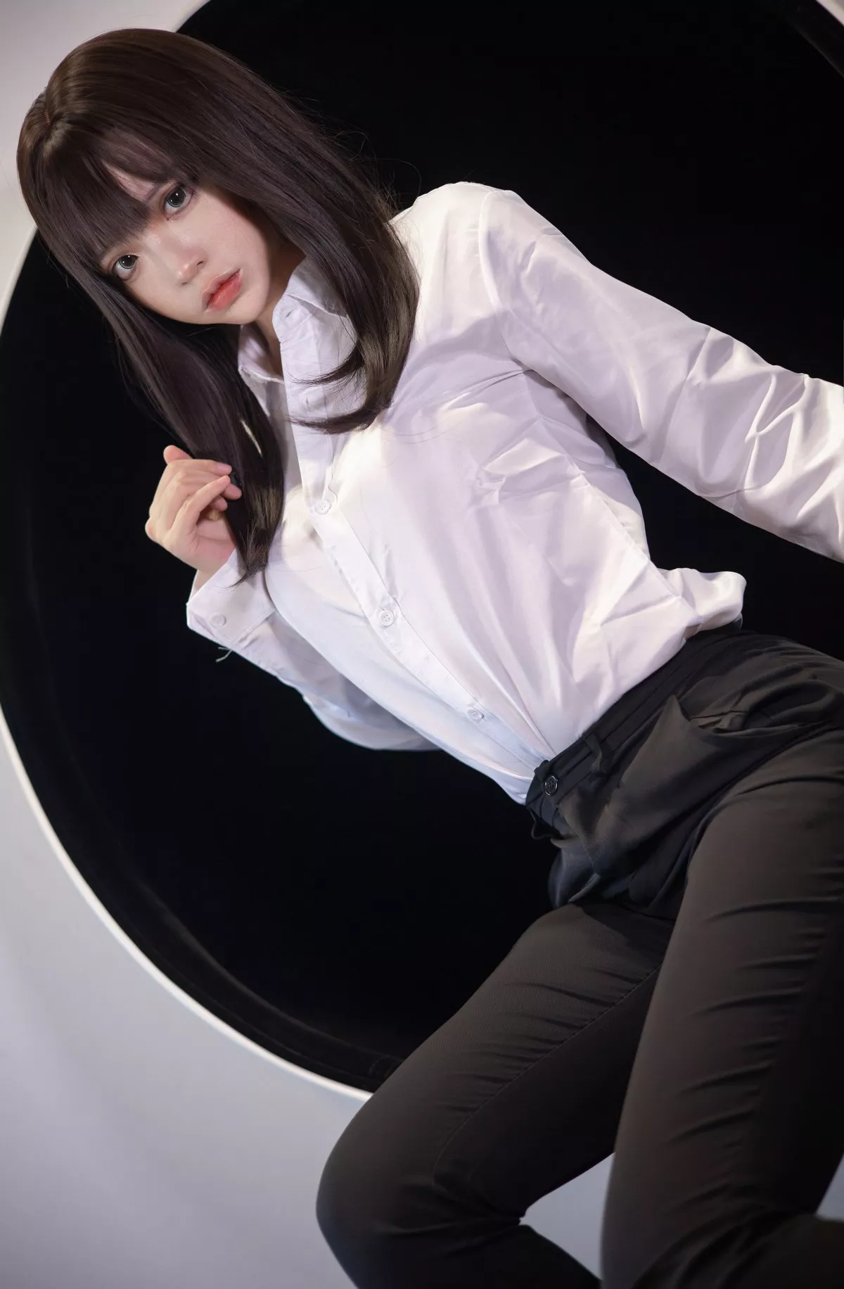 网络美女疯猫ss职业OL主题性感白衬衣配长裤露超薄肉丝裤袜秀翘臀美腿诱惑写真39P