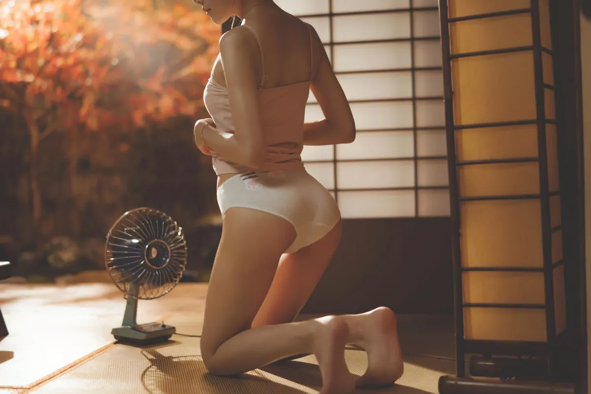 网络美女桜桃喵炙夏系列主题户外性感粉色吊带配白色内裤秀完美身材诱惑写真86P