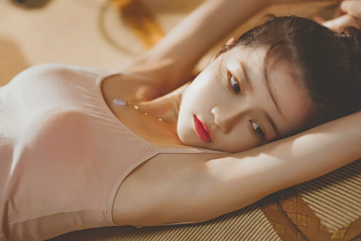 网络美女桜桃喵炙夏系列主题户外性感粉色吊带配白色内裤秀完美身材诱惑写真86P