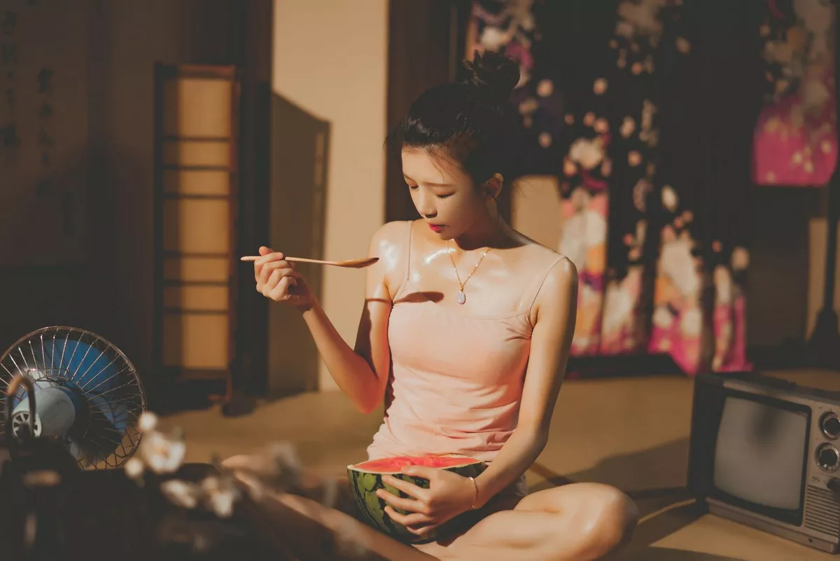 网络美女桜桃喵炙夏系列主题户外性感粉色吊带配白色内裤秀完美身材诱惑写真86P