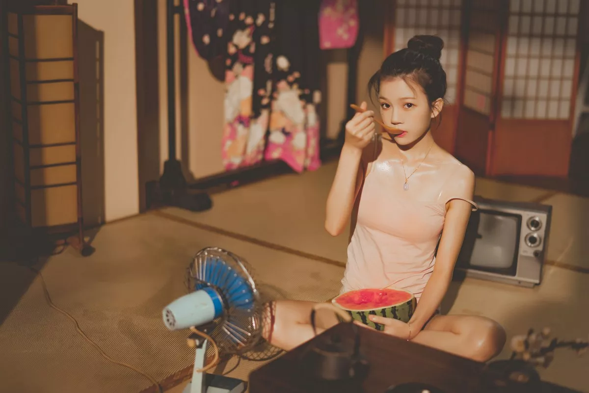 网络美女桜桃喵炙夏系列主题户外性感粉色吊带配白色内裤秀完美身材诱惑写真86P