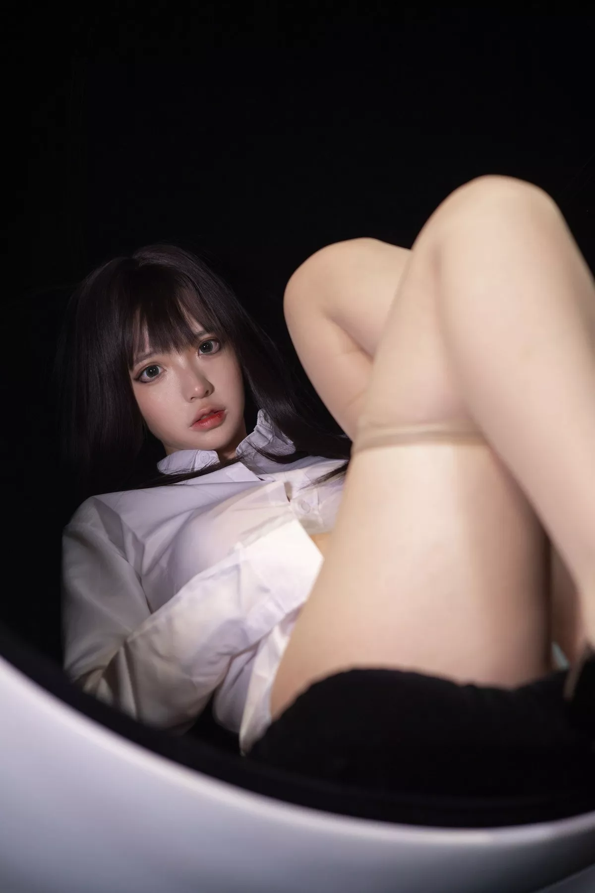 网络美女疯猫ss职业OL主题性感白衬衣配长裤露超薄肉丝裤袜秀翘臀美腿诱惑写真39P
