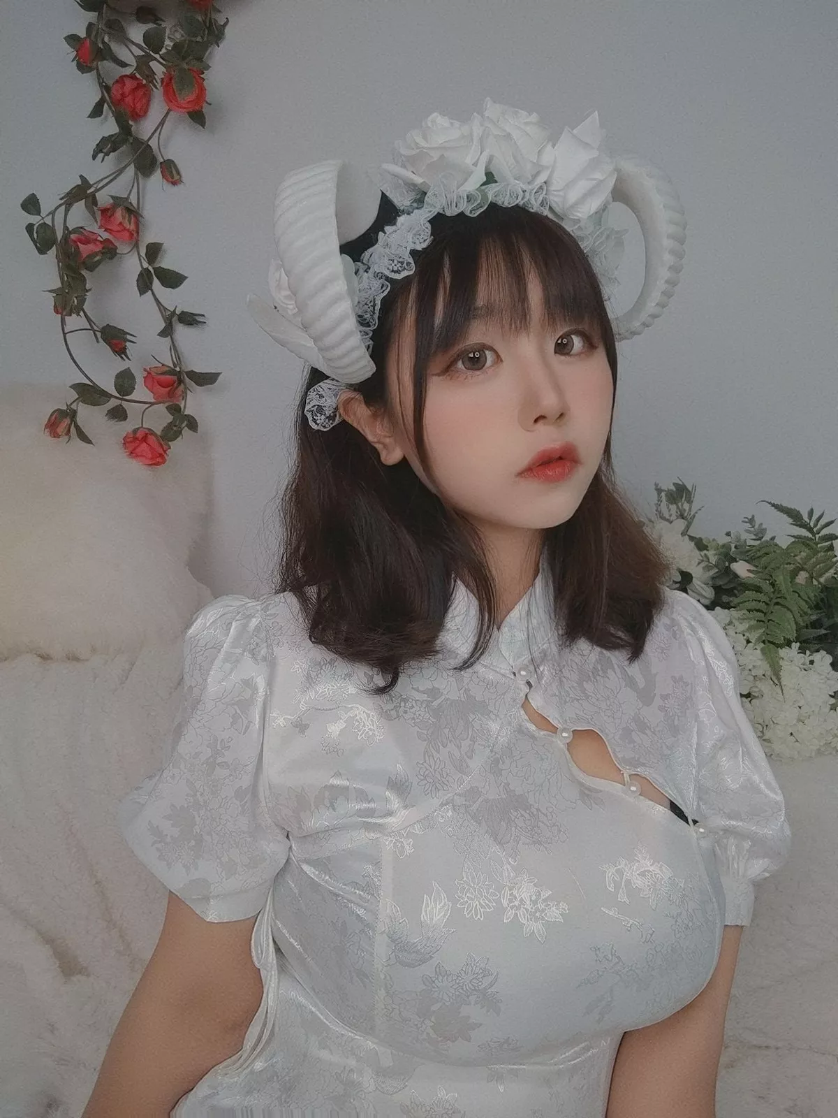 动漫博主穆零Mu0自拍主题私房性感银色旗袍+兔女郎服饰+浴室性感内衣诱惑写真110P