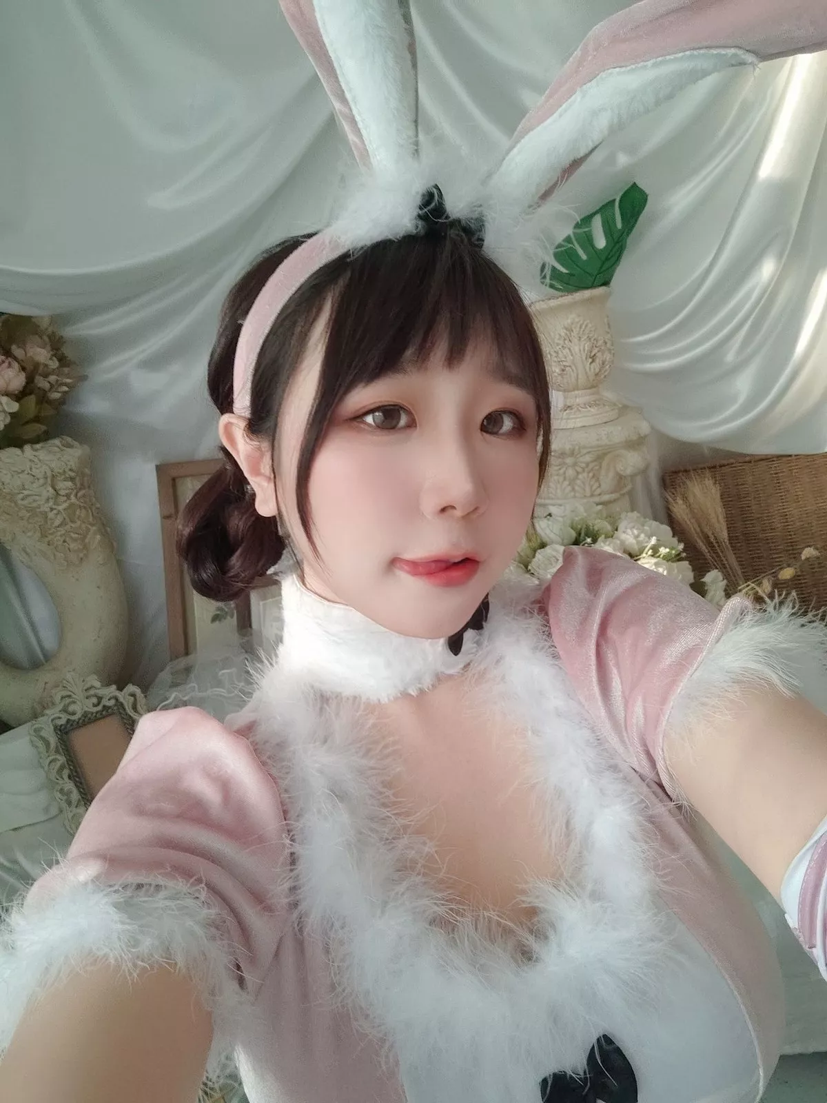 动漫博主穆零Mu0自拍主题私房性感银色旗袍+兔女郎服饰+浴室性感内衣诱惑写真110P