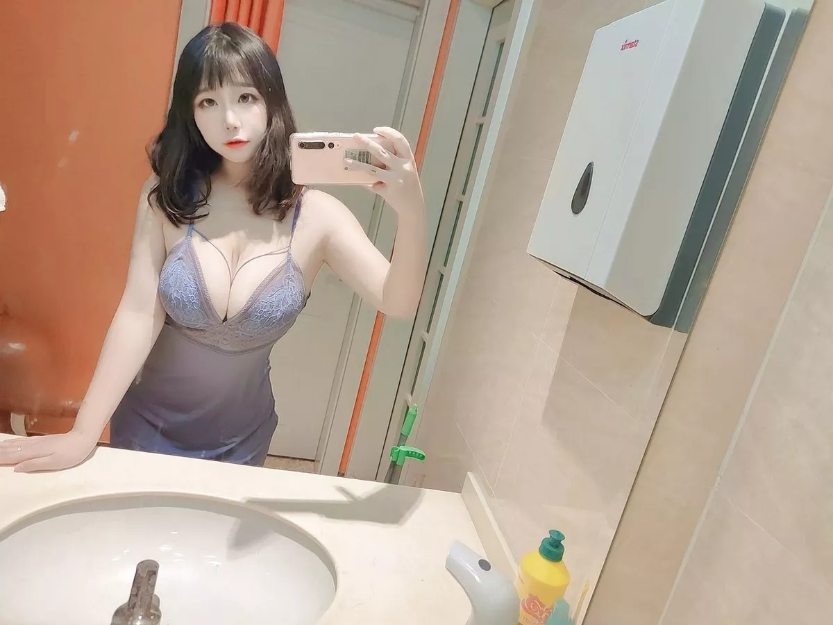 动漫博主穆零Mu0自拍主题私房性感银色旗袍+兔女郎服饰+浴室性感内衣诱惑写真110P