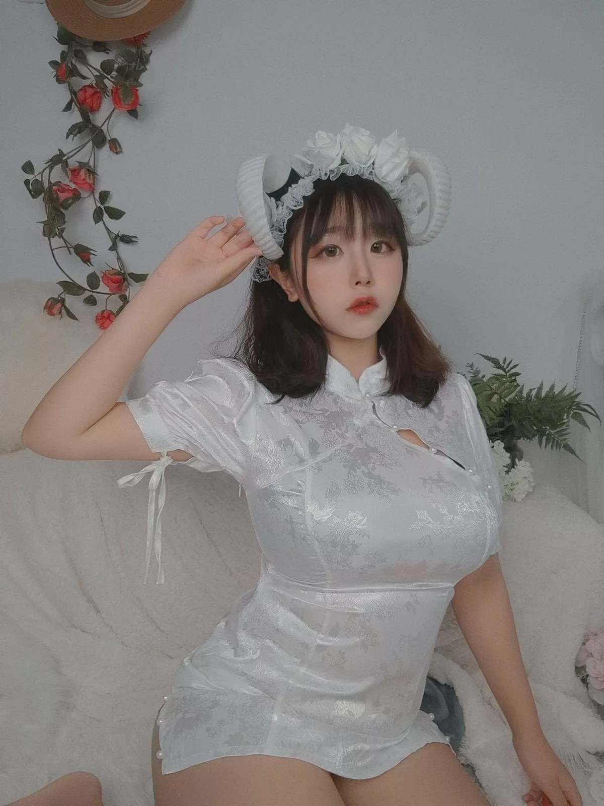 动漫博主穆零Mu0自拍主题私房性感银色旗袍+兔女郎服饰+浴室性感内衣诱惑写真110P