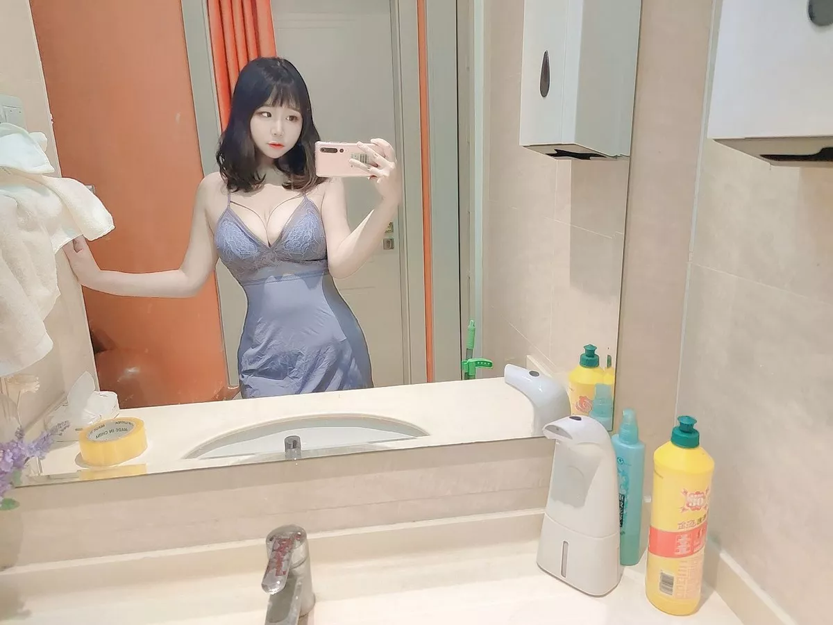 动漫博主穆零Mu0自拍主题私房性感银色旗袍+兔女郎服饰+浴室性感内衣诱惑写真110P