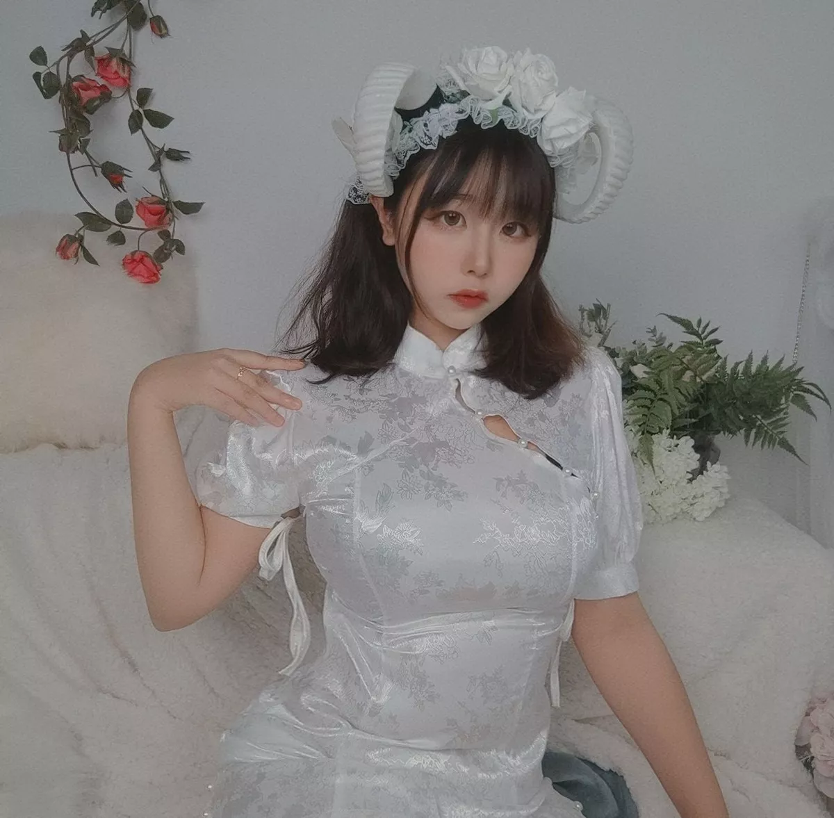 动漫博主穆零Mu0自拍主题私房性感银色旗袍+兔女郎服饰+浴室性感内衣诱惑写真110P