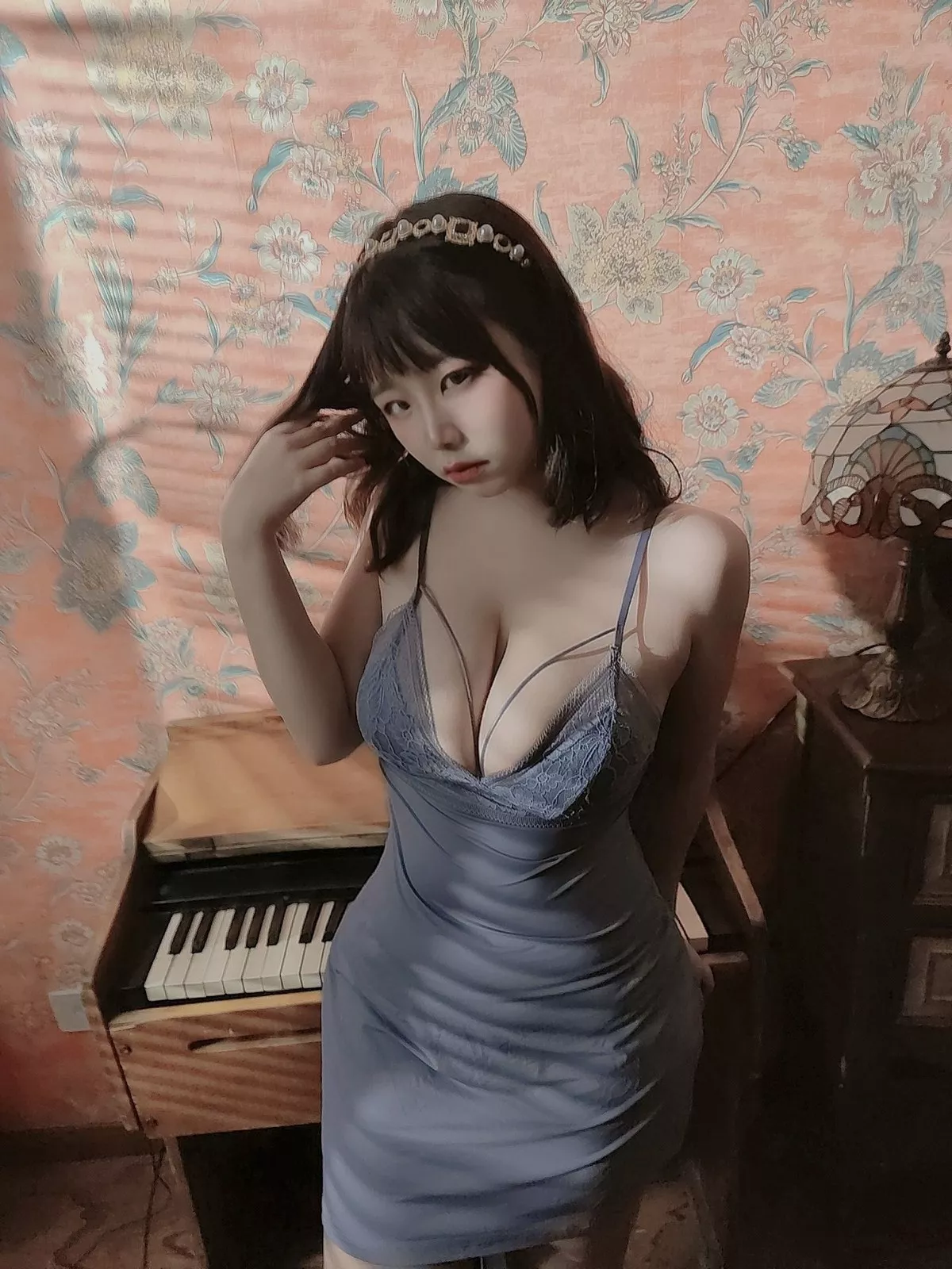 动漫博主穆零Mu0自拍主题私房性感银色旗袍+兔女郎服饰+浴室性感内衣诱惑写真110P