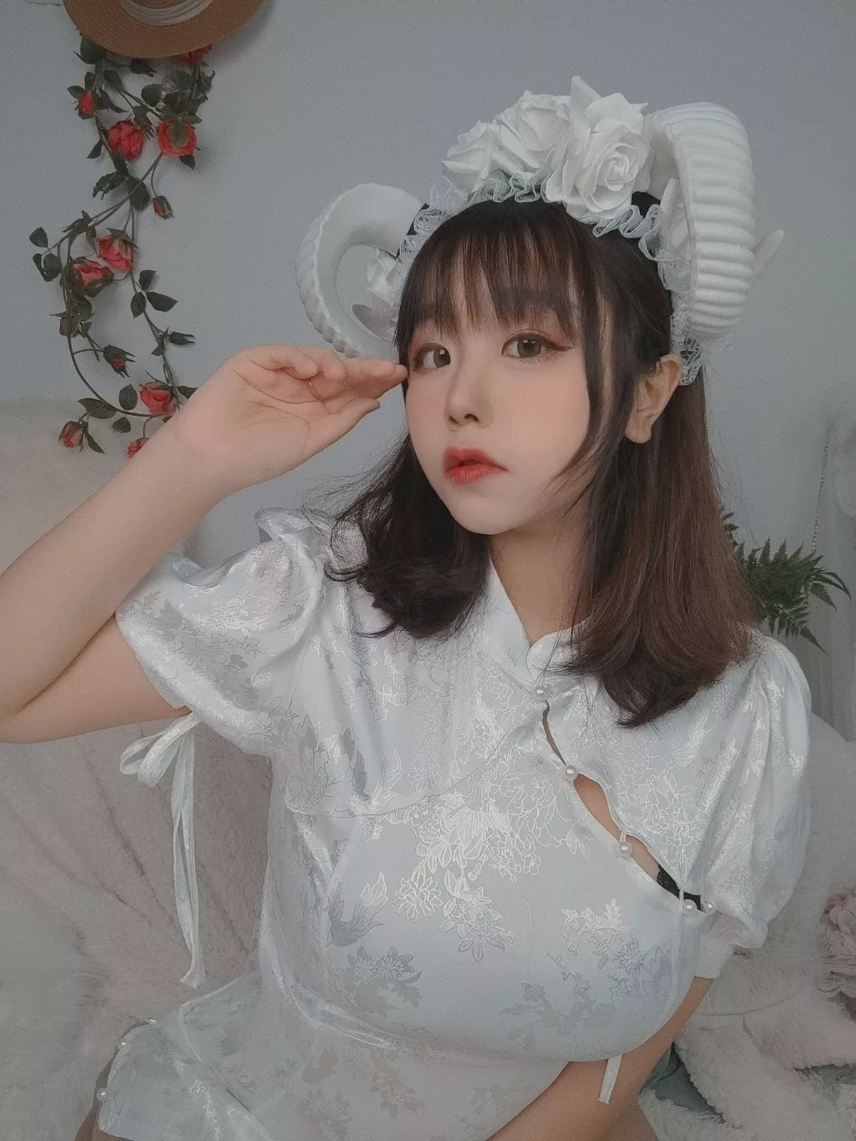 动漫博主穆零Mu0自拍主题私房性感银色旗袍+兔女郎服饰+浴室性感内衣诱惑写真110P
