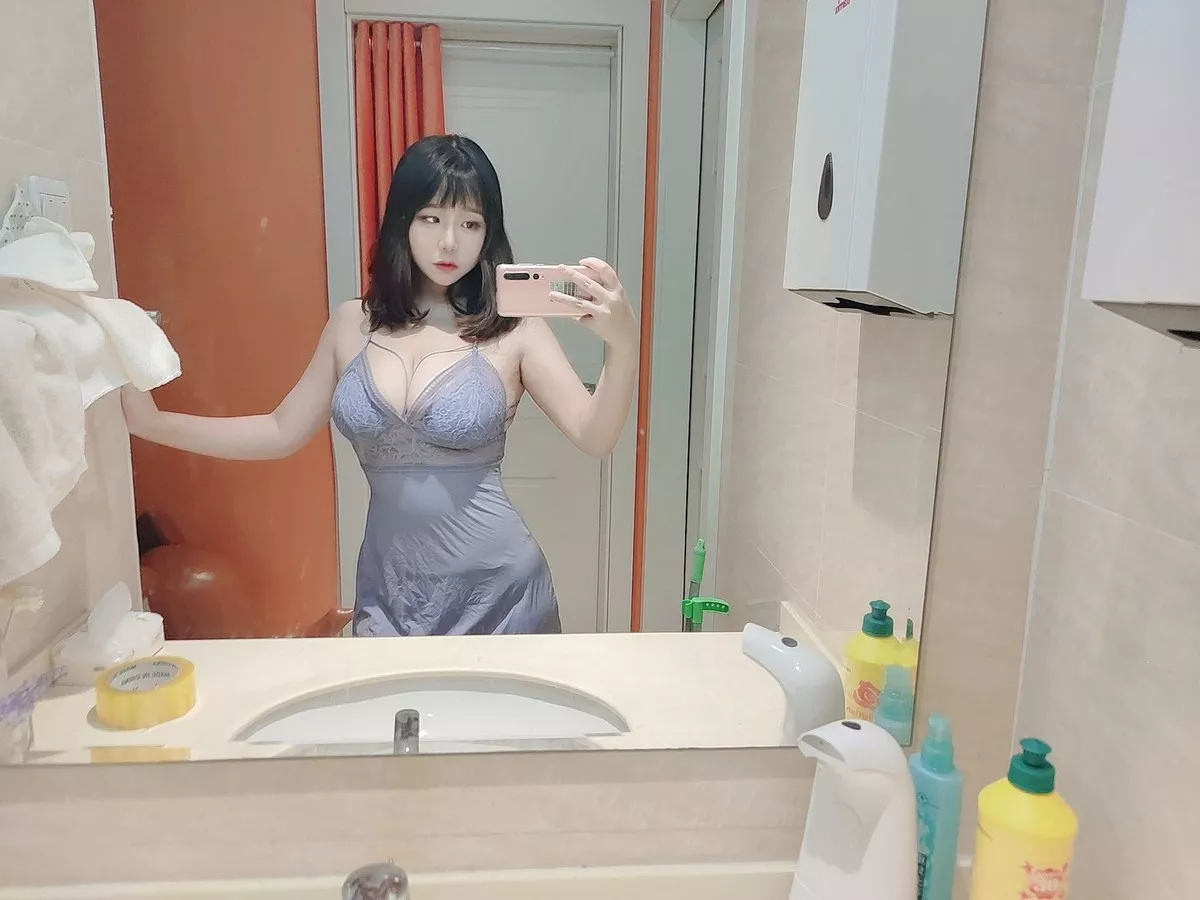 动漫博主穆零Mu0自拍主题私房性感银色旗袍+兔女郎服饰+浴室性感内衣诱惑写真110P