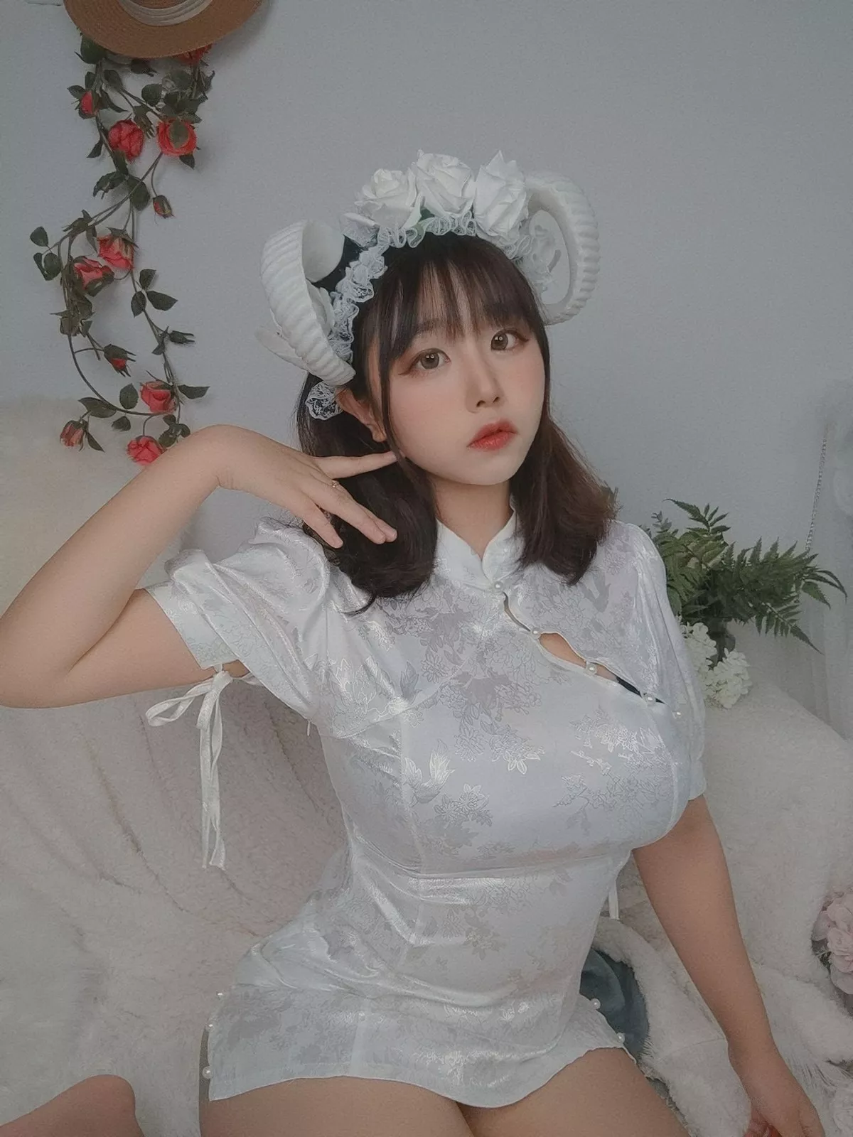 动漫博主穆零Mu0自拍主题私房性感银色旗袍+兔女郎服饰+浴室性感内衣诱惑写真110P
