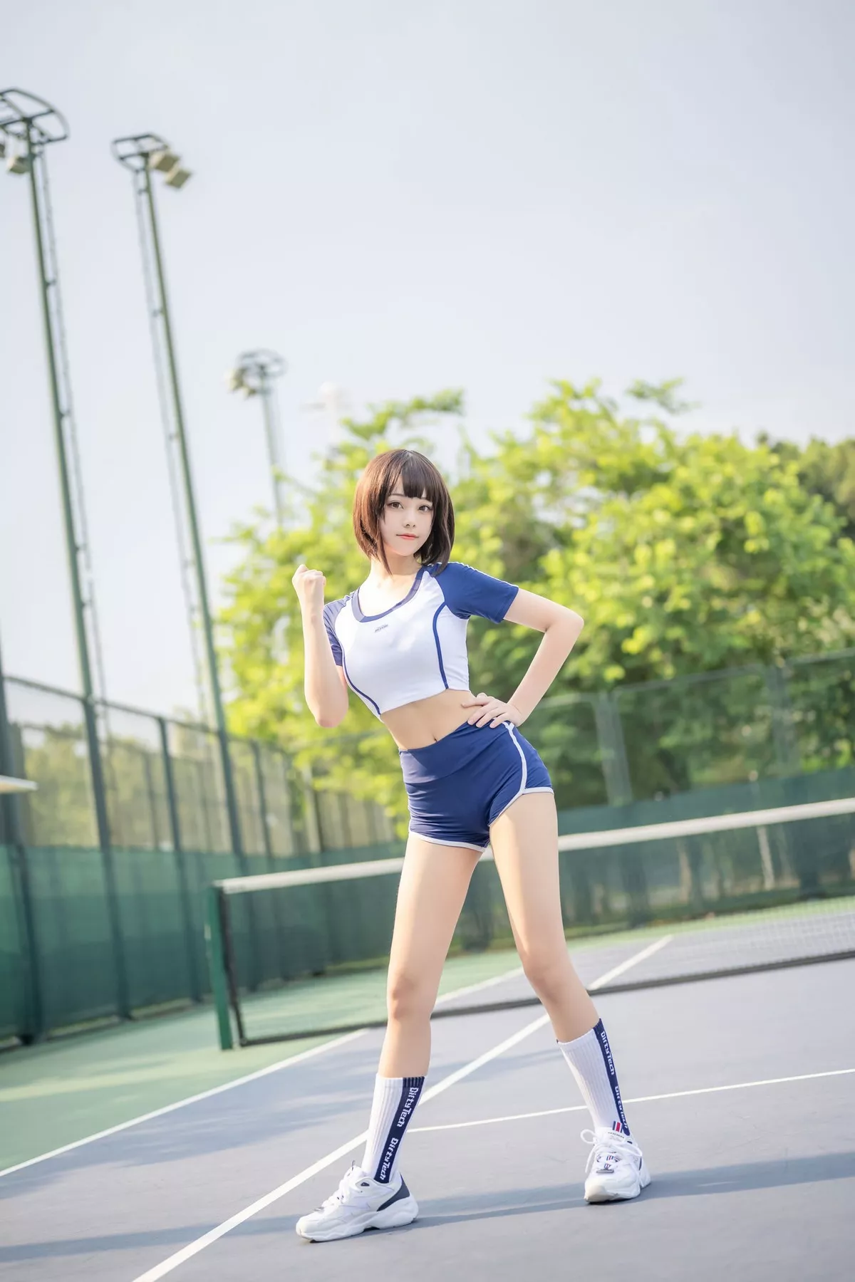 萌系小姐姐蜜汁猫裘体操服主题户外运动装半脱露白色蕾丝内衣秀豪乳诱惑写真50P