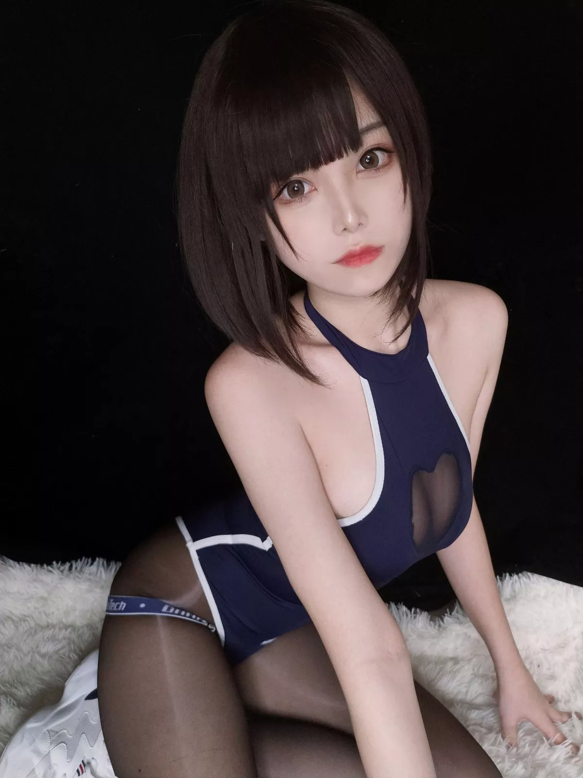 萌系小姐姐蜜汁猫裘水着服饰主题私房性感高叉连体衣配超薄黑丝裤袜诱惑写真34P