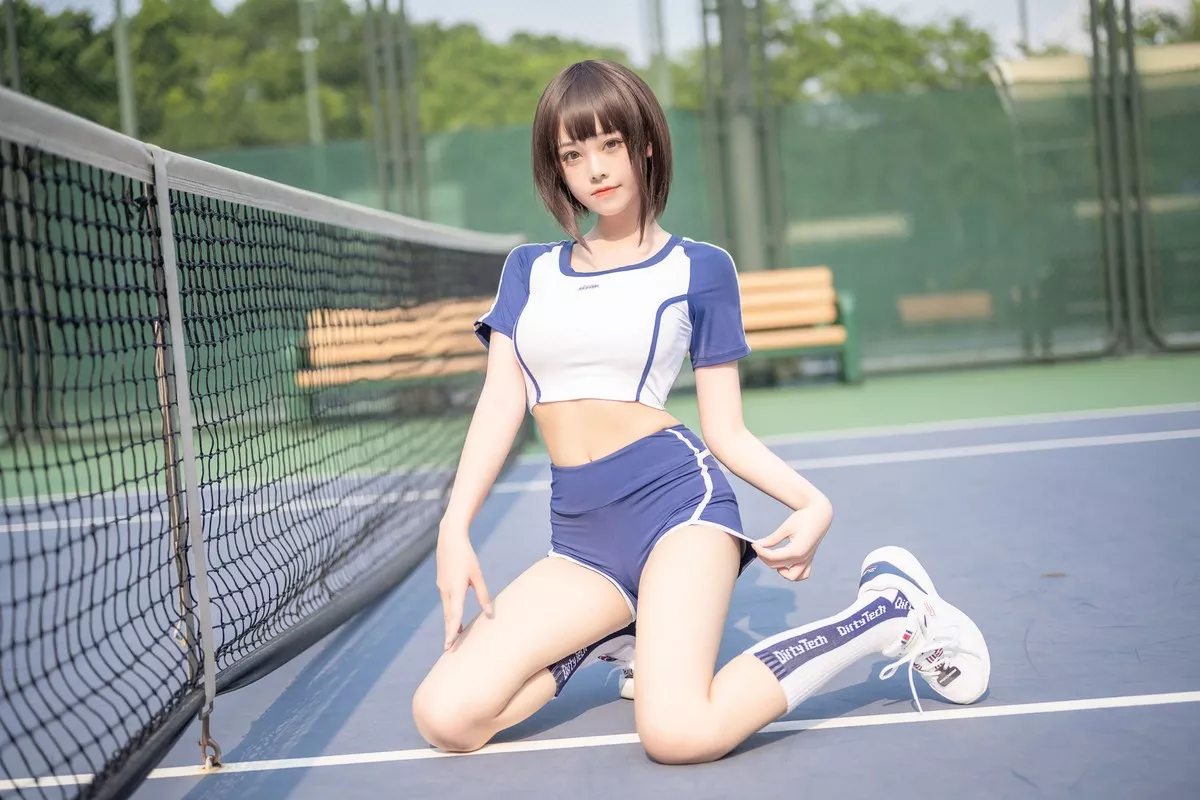 萌系小姐姐蜜汁猫裘体操服主题户外运动装半脱露白色蕾丝内衣秀豪乳诱惑写真50P