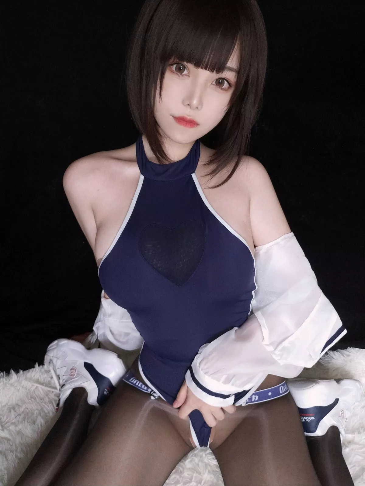 萌系小姐姐蜜汁猫裘水着服饰主题私房性感高叉连体衣配超薄黑丝裤袜诱惑写真34P