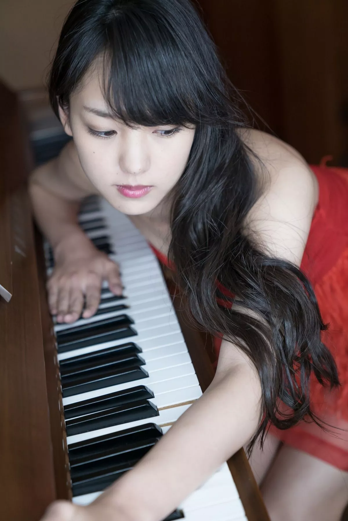 日本萌妹子饭洼春菜户外和服主题私房内衣系列+红色吊裙秀完美身材性感写真98P