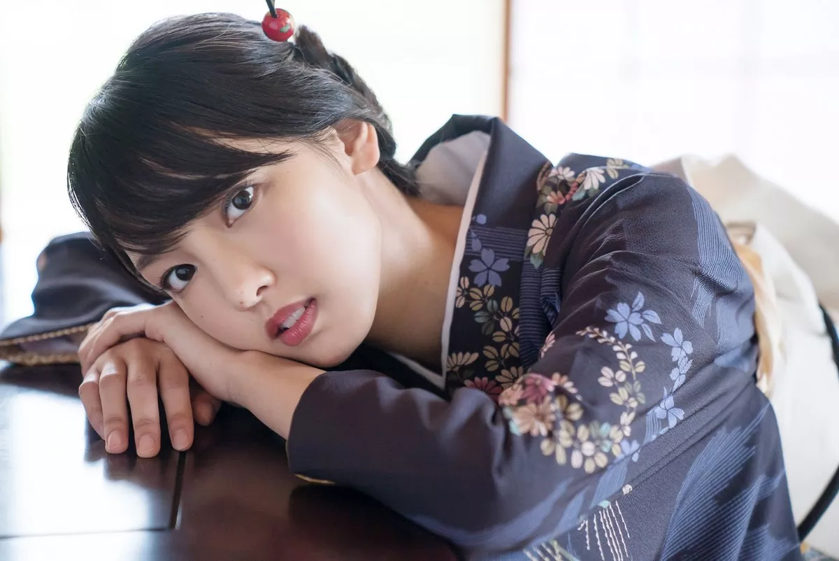 日本萌妹子饭洼春菜户外和服主题私房内衣系列+红色吊裙秀完美身材性感写真98P