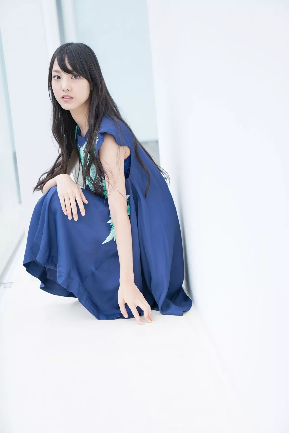 日本萌妹子饭洼春菜户外和服主题私房内衣系列+红色吊裙秀完美身材性感写真98P