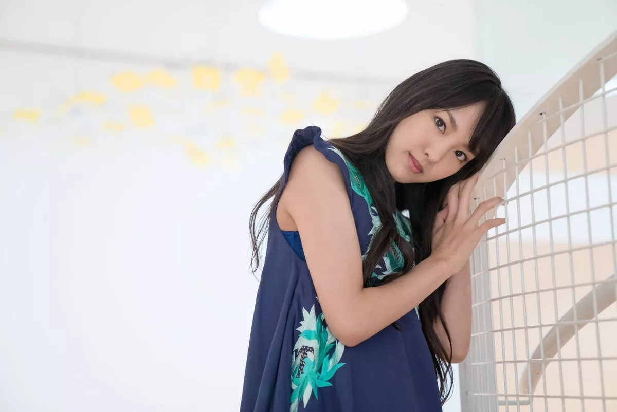 日本萌妹子饭洼春菜户外和服主题私房内衣系列+红色吊裙秀完美身材性感写真98P