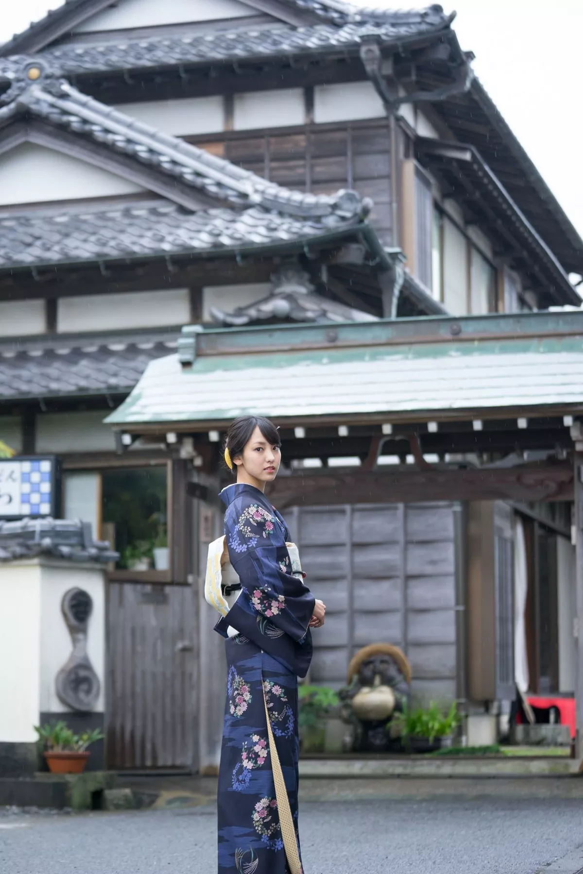 日本萌妹子饭洼春菜户外和服主题私房内衣系列+红色吊裙秀完美身材性感写真98P