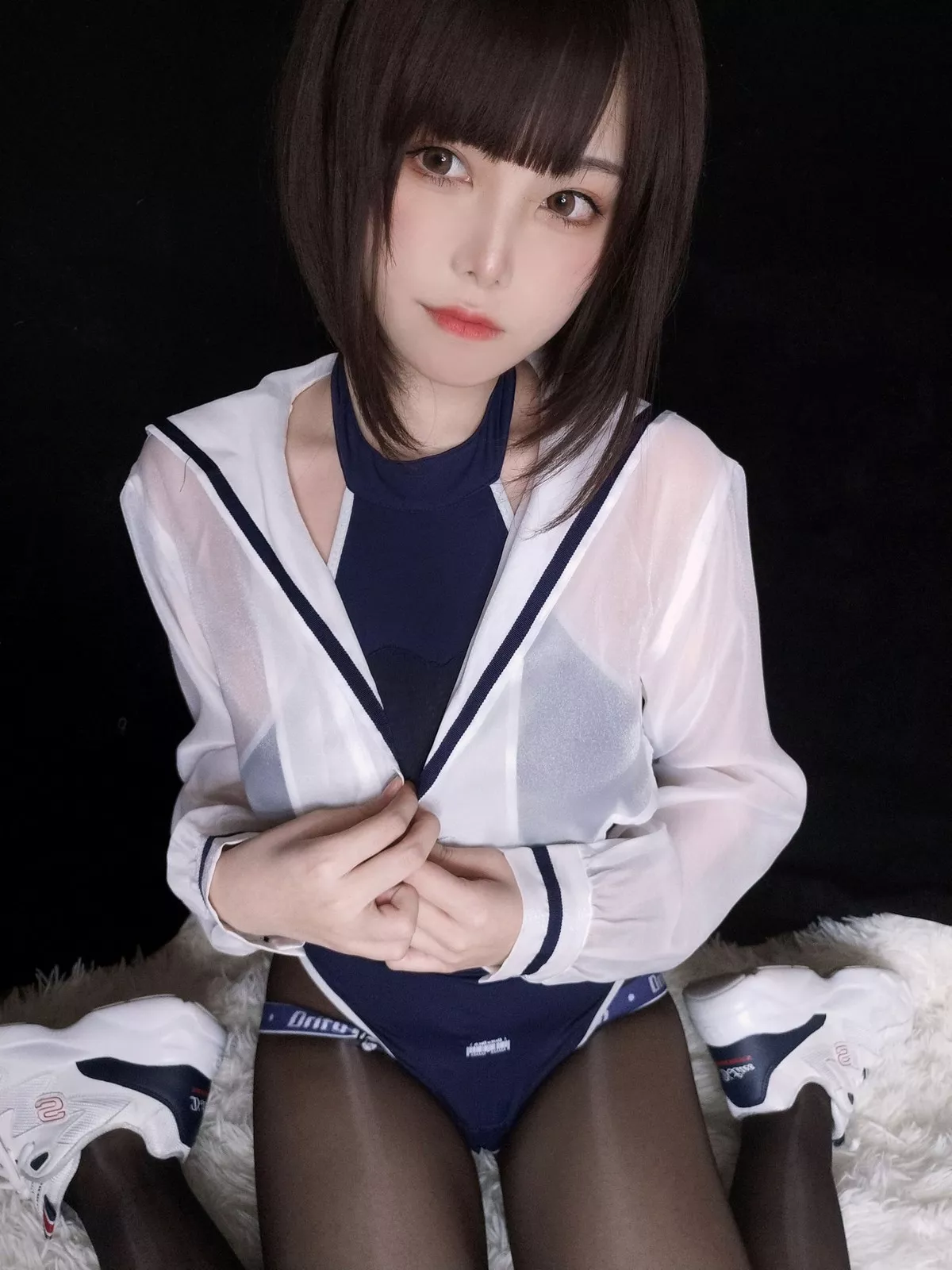 萌系小姐姐蜜汁猫裘水着服饰主题私房性感高叉连体衣配超薄黑丝裤袜诱惑写真34P