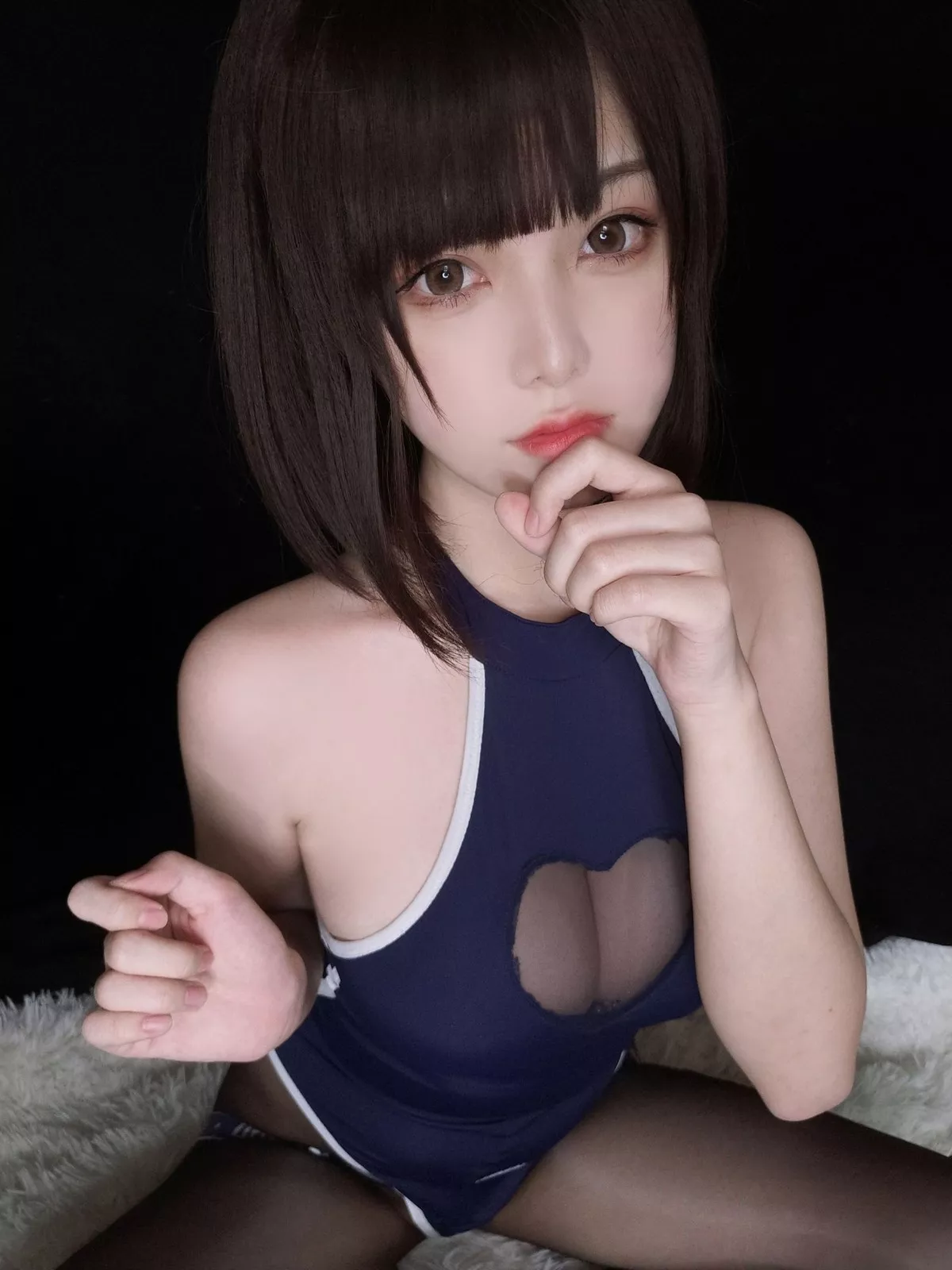 萌系小姐姐蜜汁猫裘水着服饰主题私房性感高叉连体衣配超薄黑丝裤袜诱惑写真34P