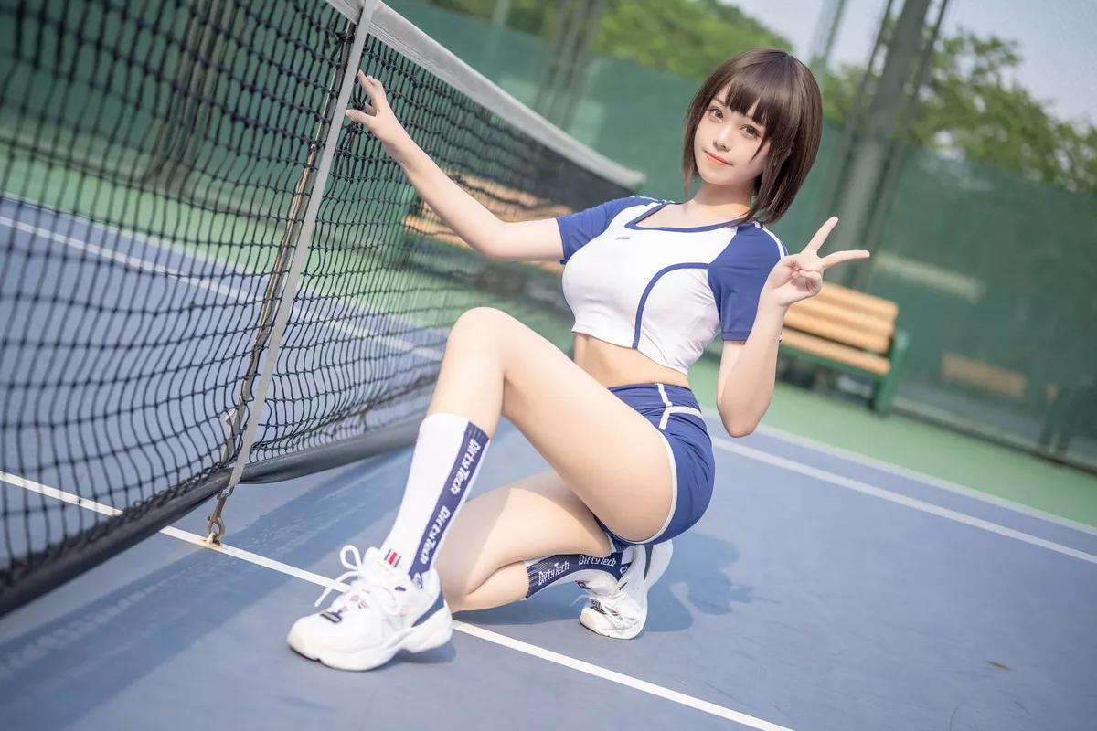 萌系小姐姐蜜汁猫裘体操服主题户外运动装半脱露白色蕾丝内衣秀豪乳诱惑写真50P