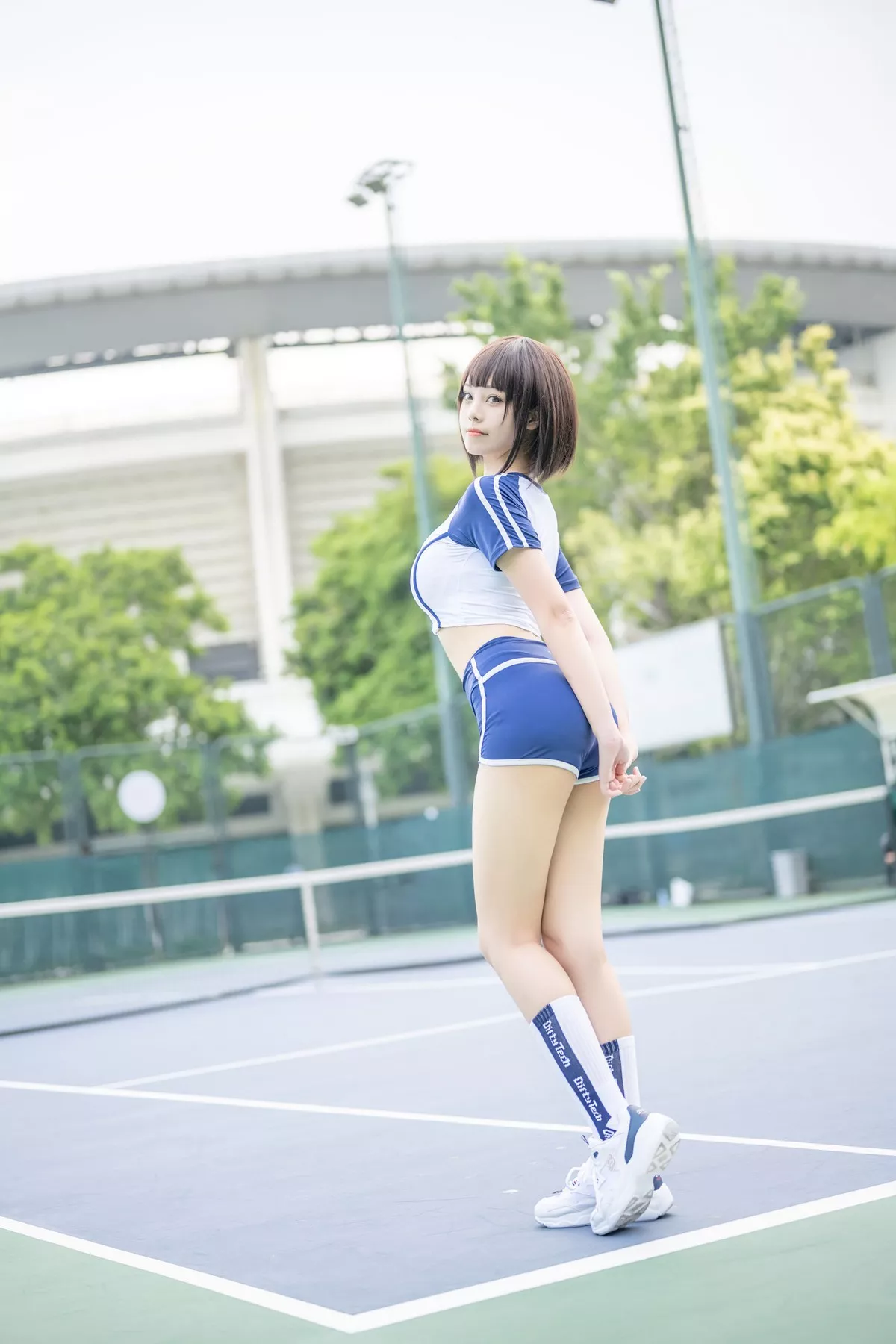 萌系小姐姐蜜汁猫裘体操服主题户外运动装半脱露白色蕾丝内衣秀豪乳诱惑写真50P