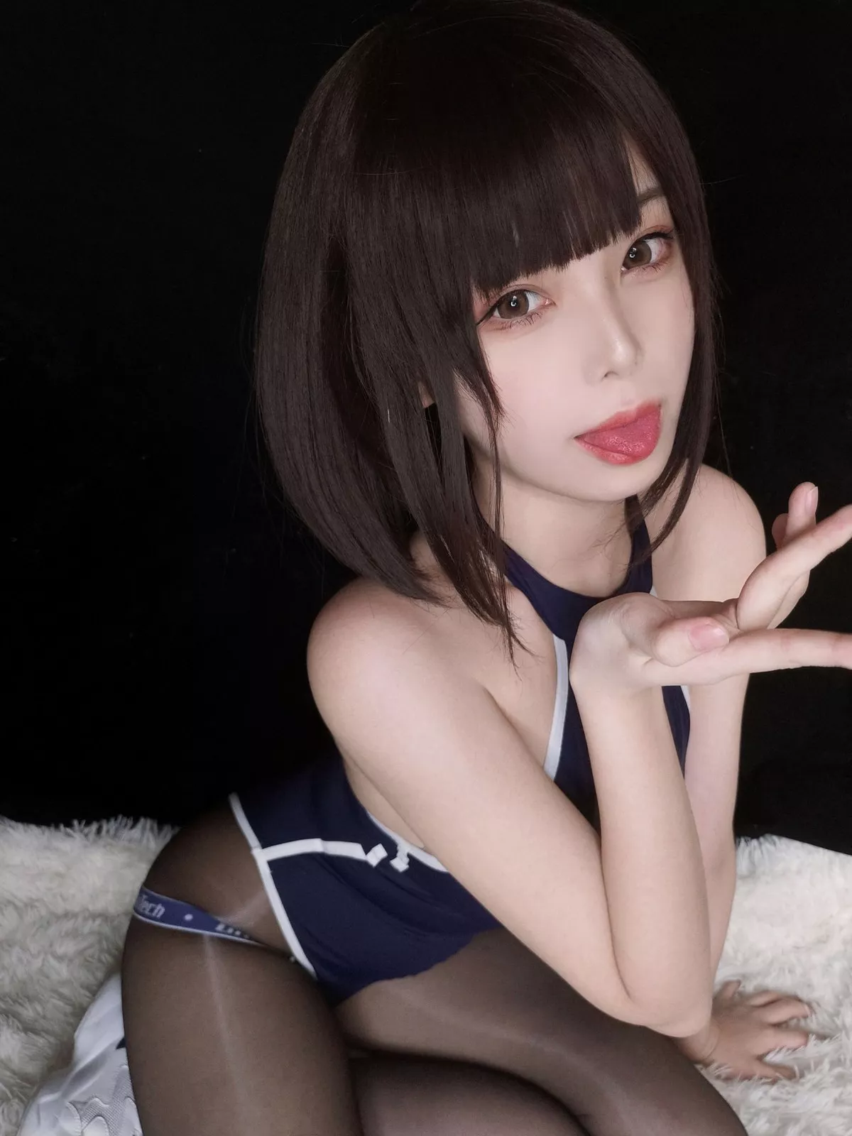 萌系小姐姐蜜汁猫裘水着服饰主题私房性感高叉连体衣配超薄黑丝裤袜诱惑写真34P