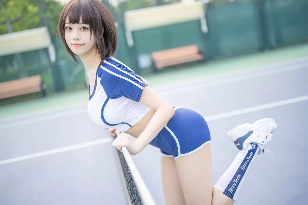 萌系小姐姐蜜汁猫裘体操服主题户外运动装半脱露白色蕾丝内衣秀豪乳诱惑写真50P