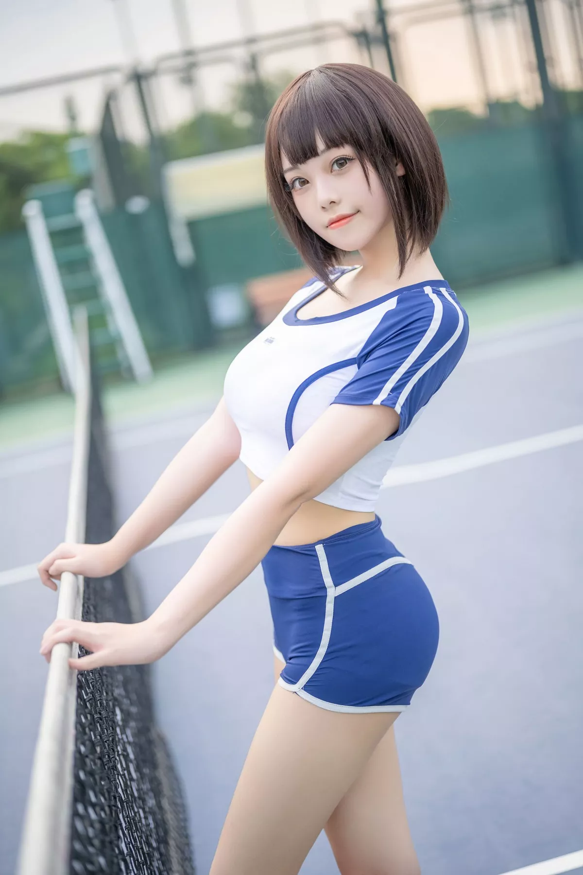 萌系小姐姐蜜汁猫裘体操服主题户外运动装半脱露白色蕾丝内衣秀豪乳诱惑写真50P