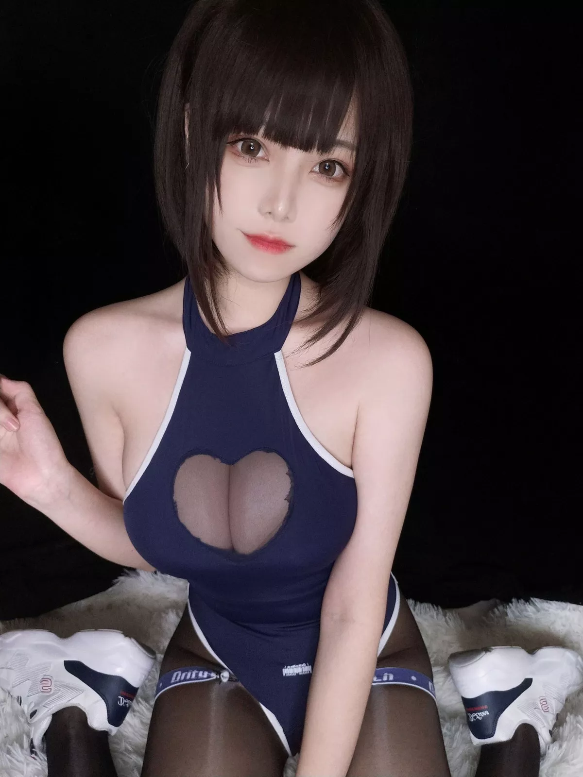 萌系小姐姐蜜汁猫裘水着服饰主题私房性感高叉连体衣配超薄黑丝裤袜诱惑写真34P
