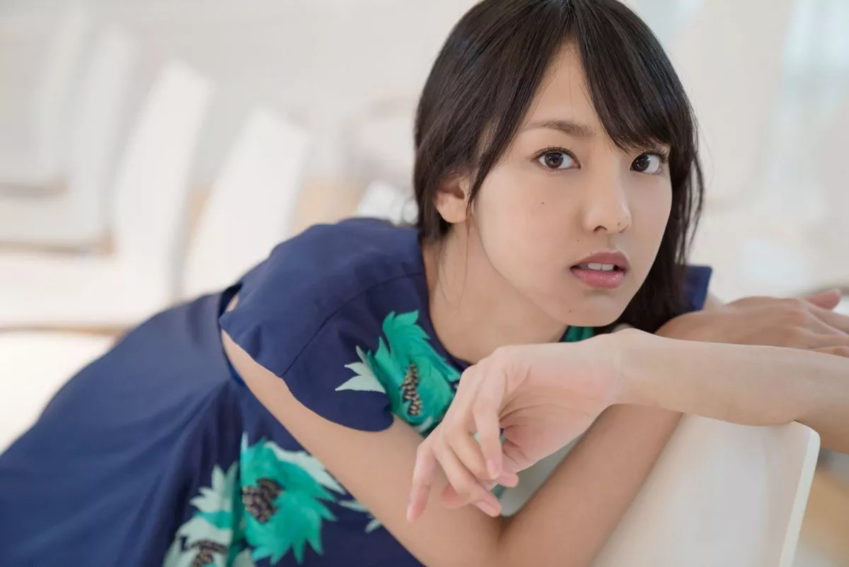 日本萌妹子饭洼春菜户外和服主题私房内衣系列+红色吊裙秀完美身材性感写真98P