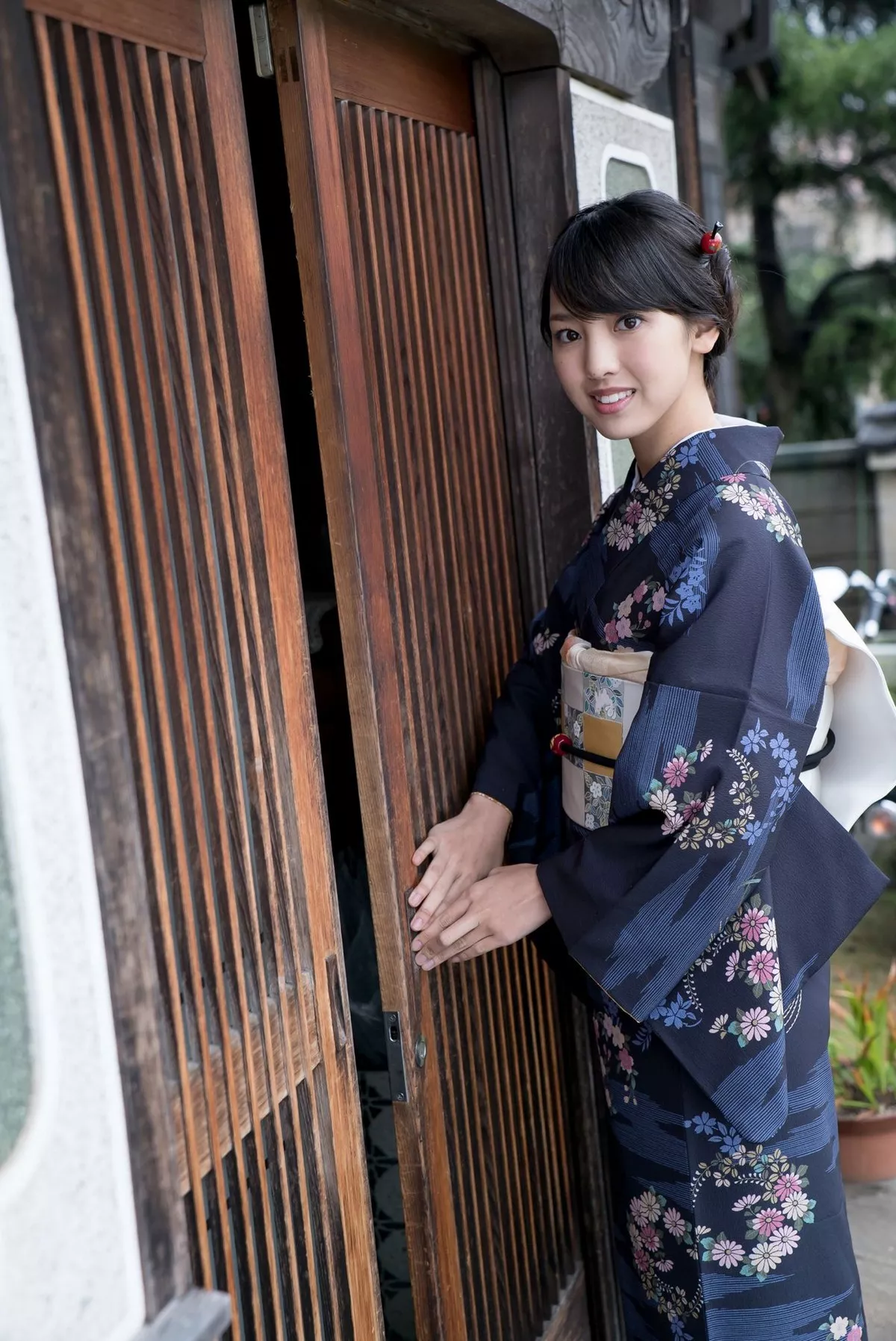 日本萌妹子饭洼春菜户外和服主题私房内衣系列+红色吊裙秀完美身材性感写真98P
