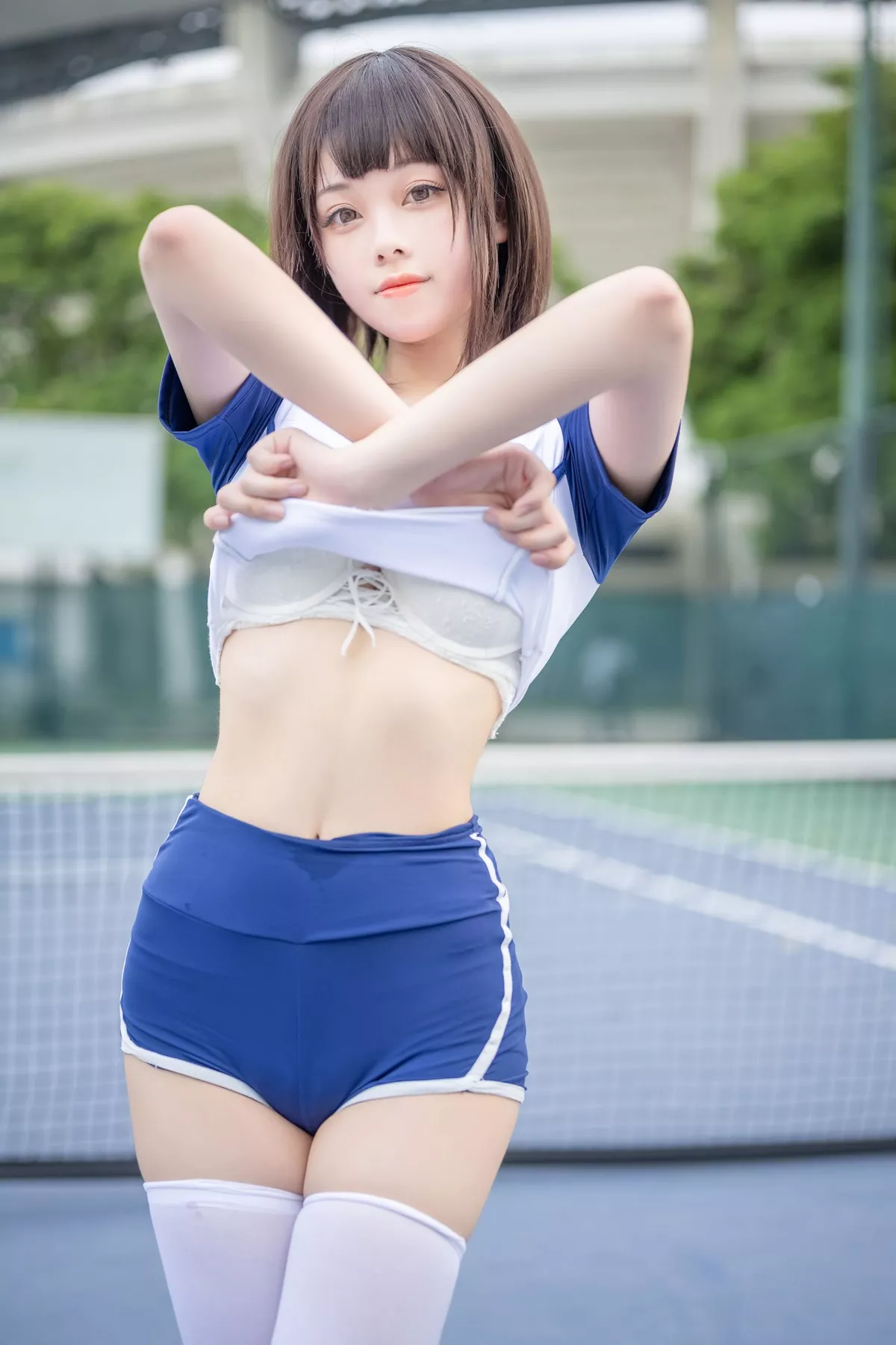 萌系小姐姐蜜汁猫裘体操服主题户外运动装半脱露白色蕾丝内衣秀豪乳诱惑写真50P