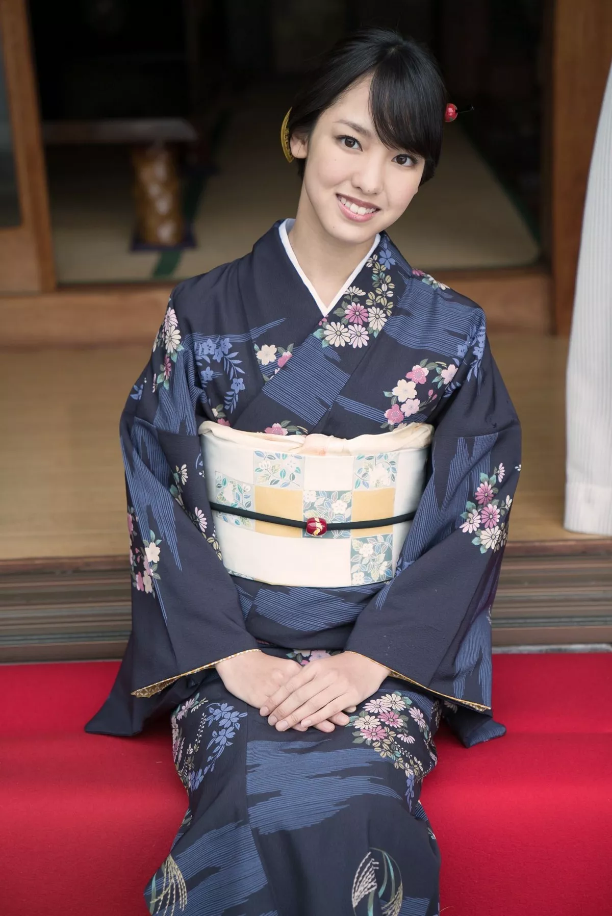日本萌妹子饭洼春菜户外和服主题私房内衣系列+红色吊裙秀完美身材性感写真98P