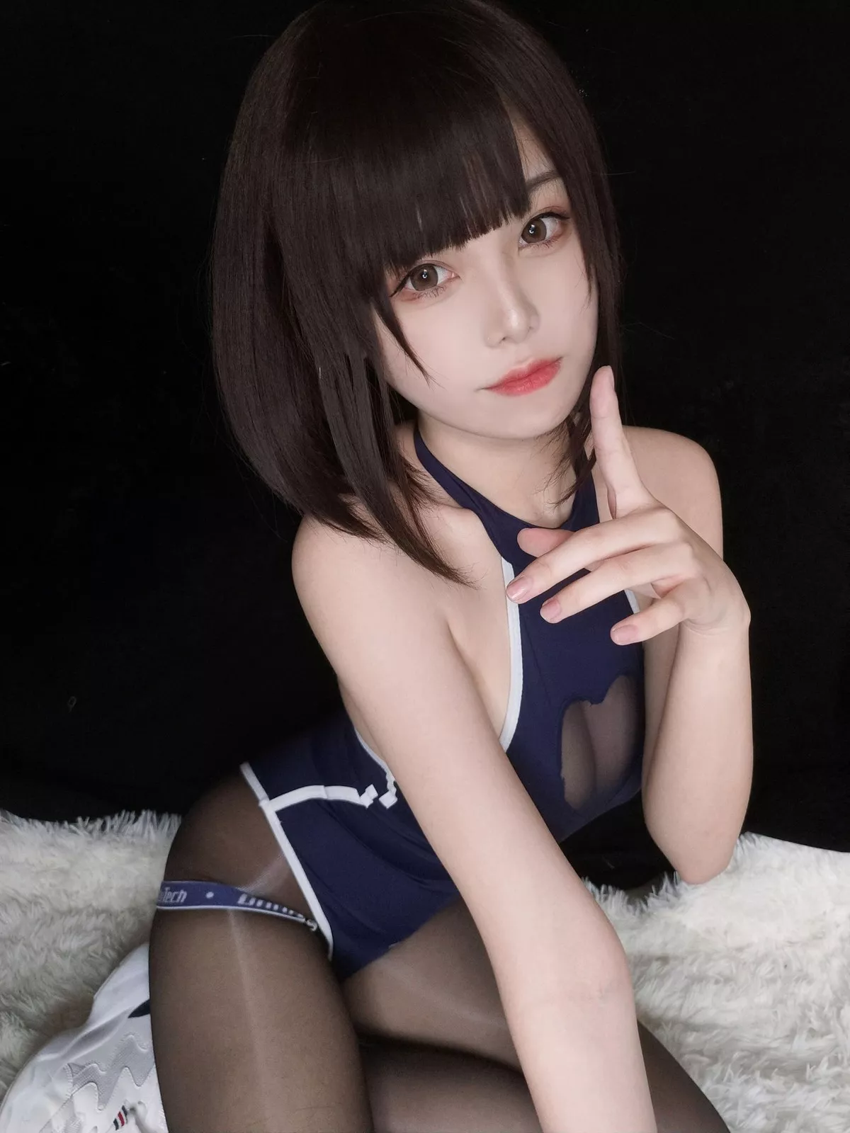 萌系小姐姐蜜汁猫裘水着服饰主题私房性感高叉连体衣配超薄黑丝裤袜诱惑写真34P