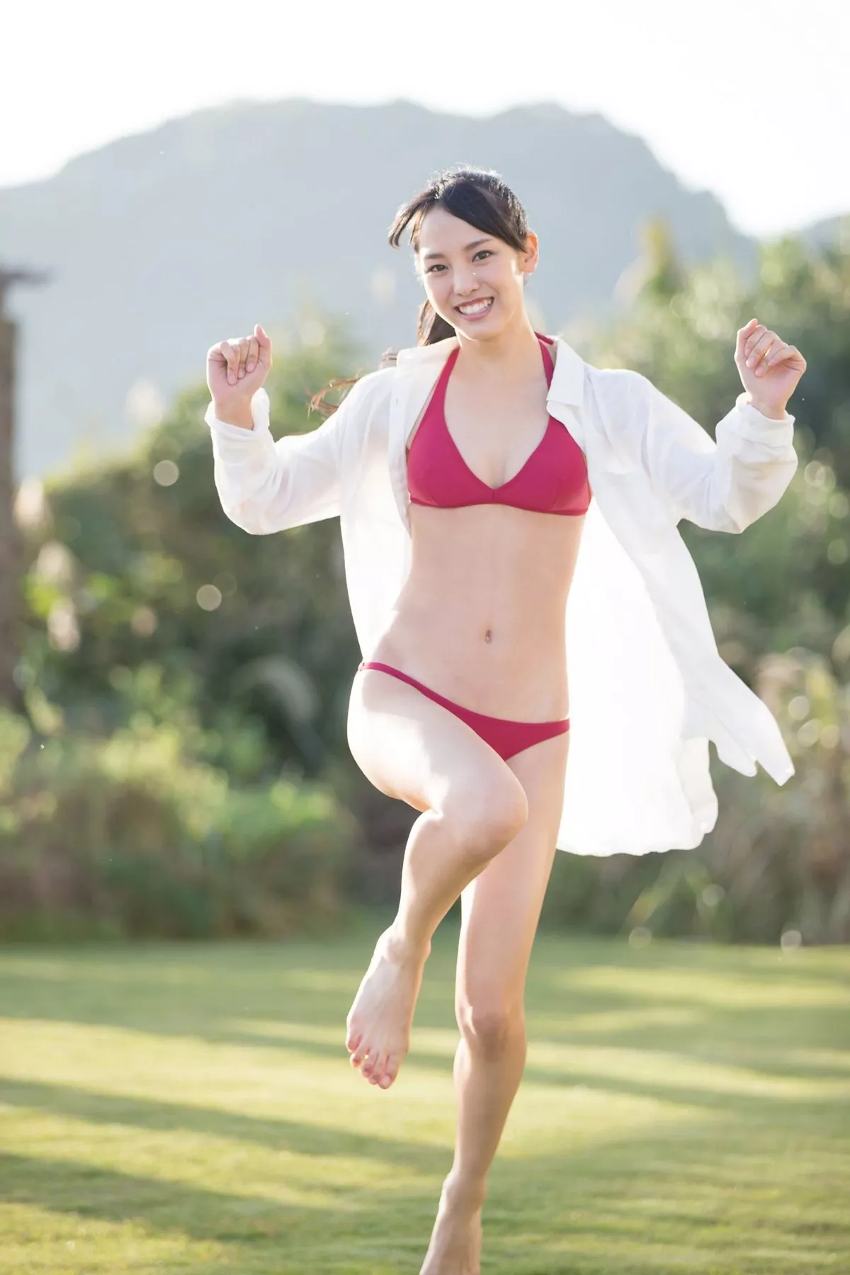 日本萌妹子饭洼春菜户外和服主题私房内衣系列+红色吊裙秀完美身材性感写真98P