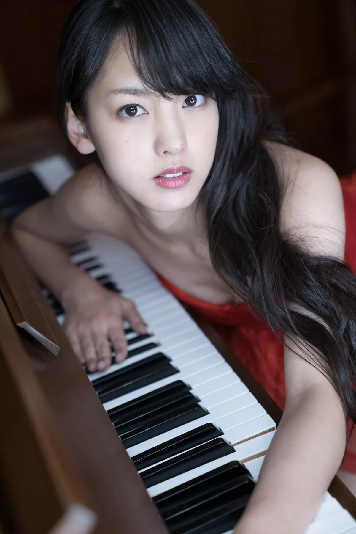 日本萌妹子饭洼春菜户外和服主题私房内衣系列+红色吊裙秀完美身材性感写真98P