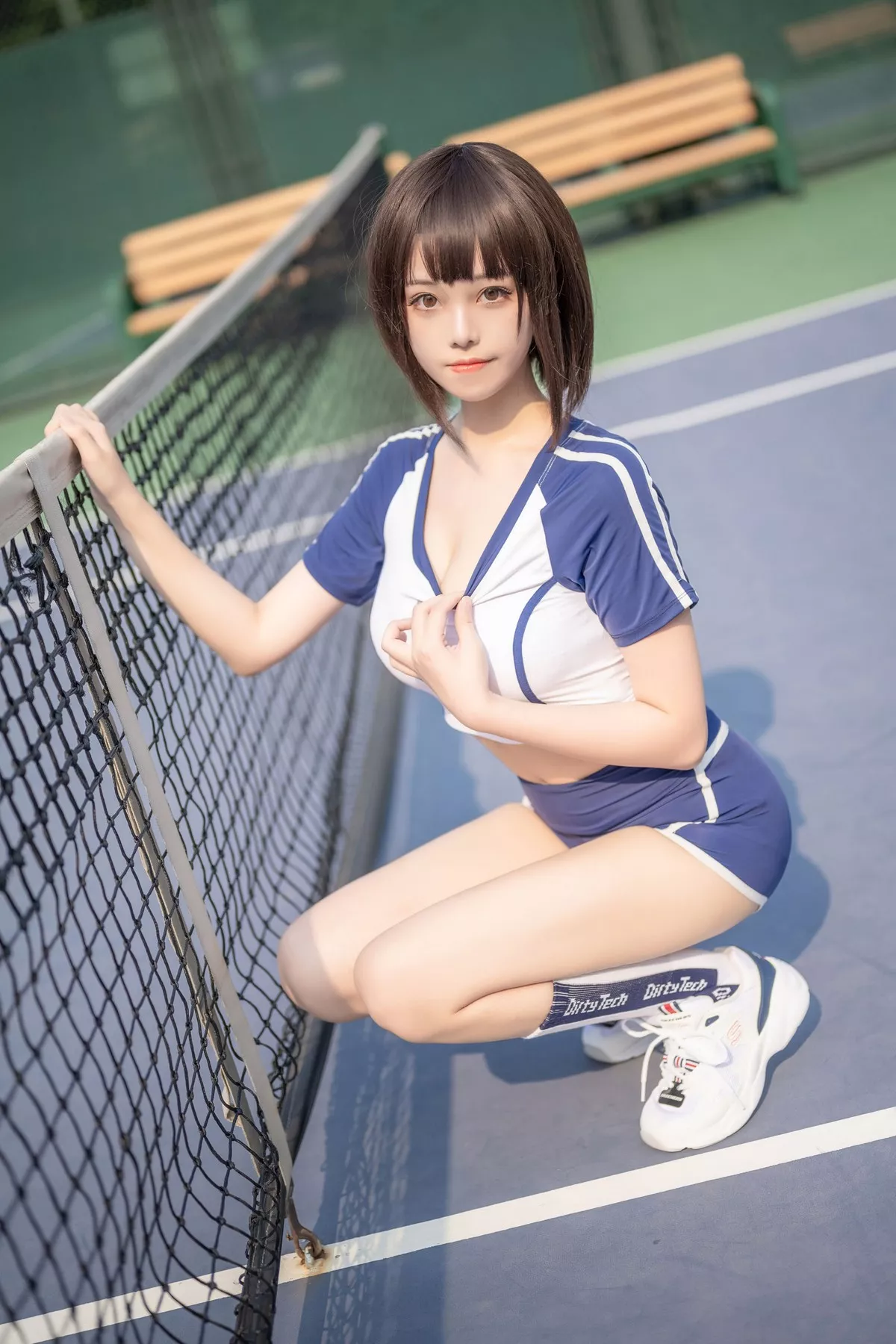 萌系小姐姐蜜汁猫裘体操服主题户外运动装半脱露白色蕾丝内衣秀豪乳诱惑写真50P