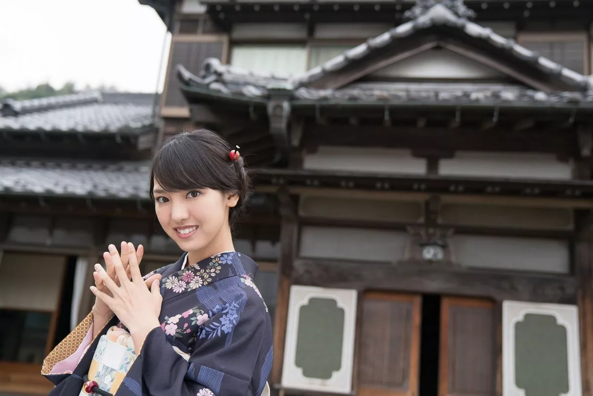 日本萌妹子饭洼春菜户外和服主题私房内衣系列+红色吊裙秀完美身材性感写真98P