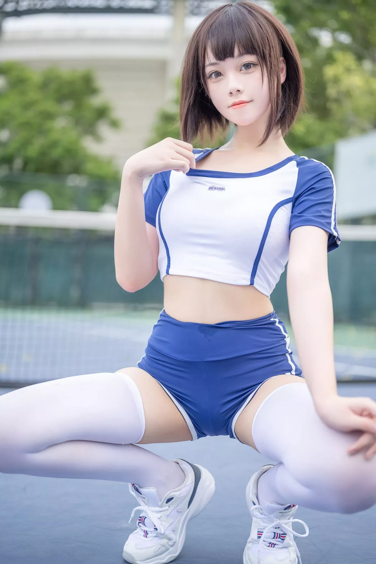 萌系小姐姐蜜汁猫裘体操服主题户外运动装半脱露白色蕾丝内衣秀豪乳诱惑写真50P