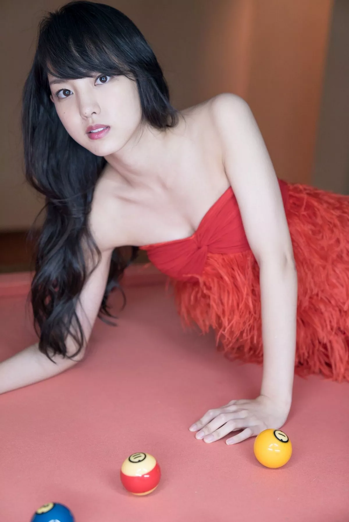 日本萌妹子饭洼春菜户外和服主题私房内衣系列+红色吊裙秀完美身材性感写真98P