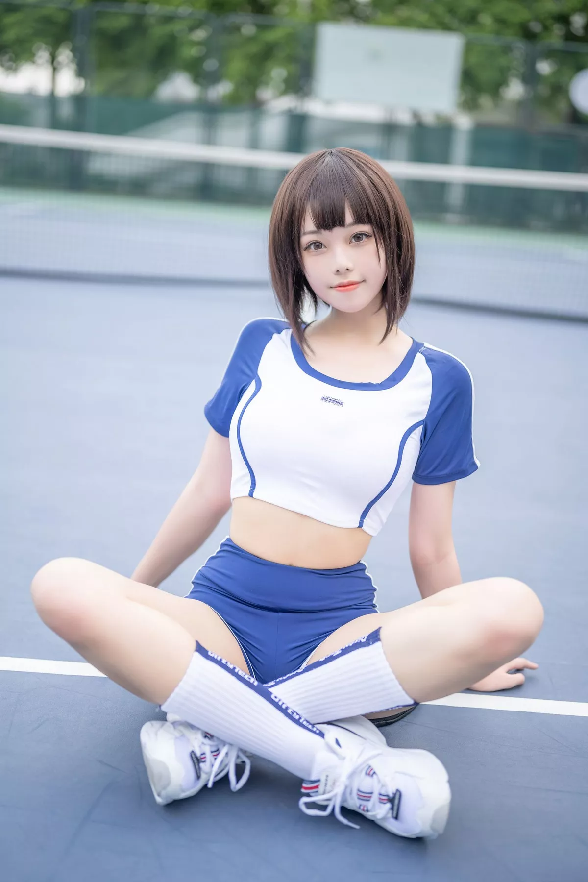 萌系小姐姐蜜汁猫裘体操服主题户外运动装半脱露白色蕾丝内衣秀豪乳诱惑写真50P