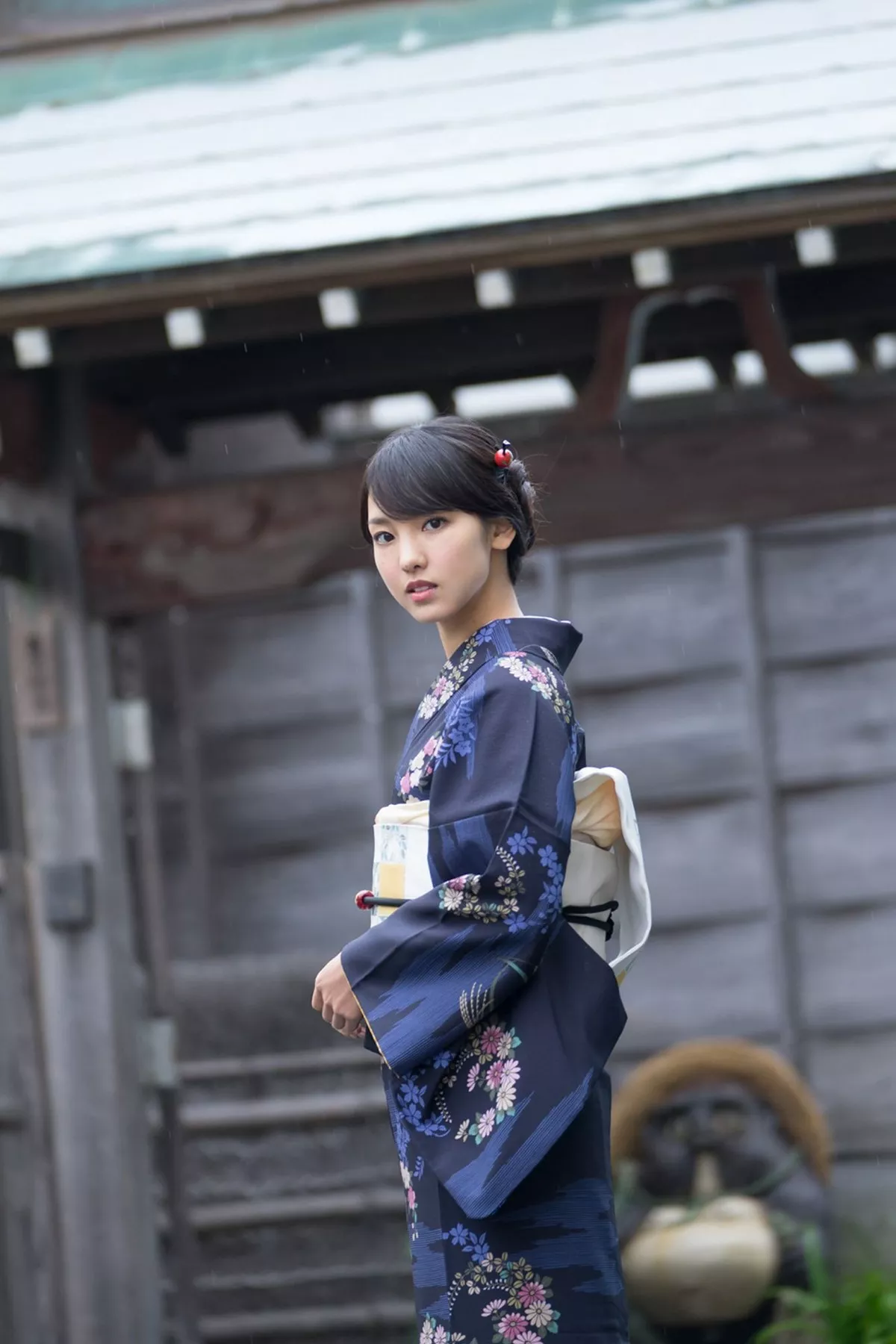 日本萌妹子饭洼春菜户外和服主题私房内衣系列+红色吊裙秀完美身材性感写真98P