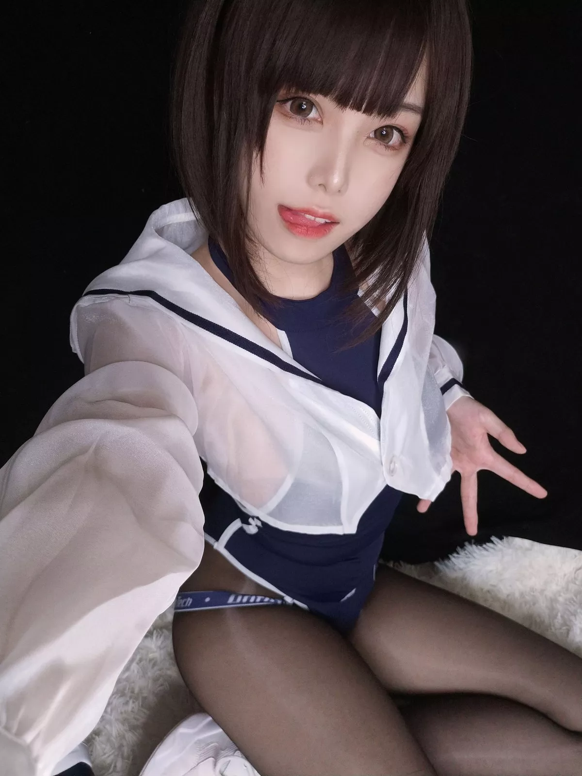 萌系小姐姐蜜汁猫裘水着服饰主题私房性感高叉连体衣配超薄黑丝裤袜诱惑写真34P