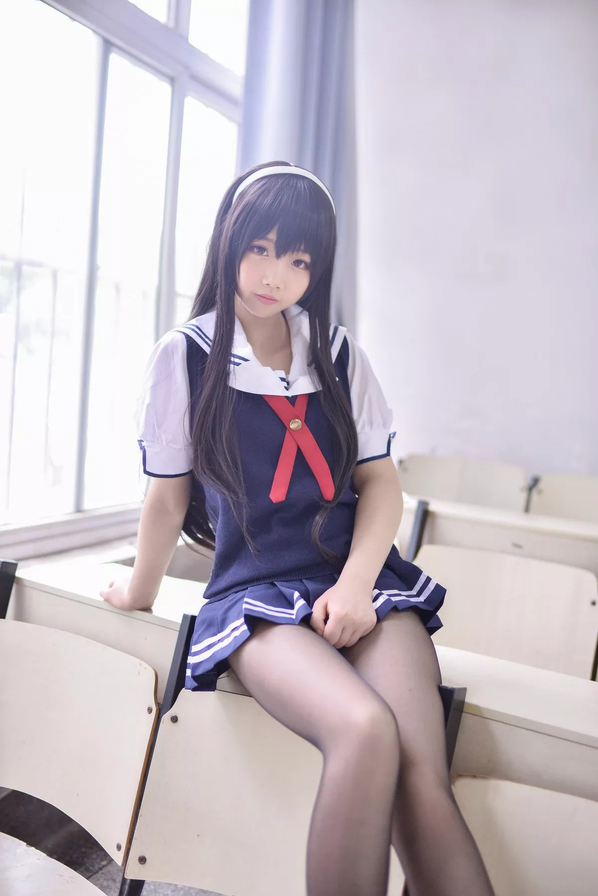 Coser小姐姐雪琪路人女主养成方法主题礼堂性感JK制服配黑丝裤袜撩人诱惑写真24P