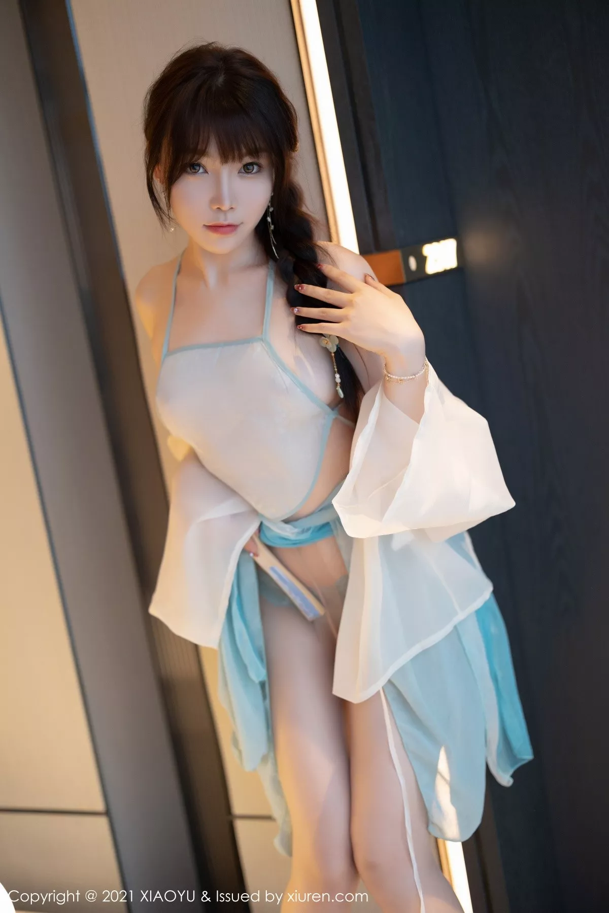 [XiaoYu画语界]Vol.679_女神芝芝Booty私房古韵着装配超薄肉丝半脱露火辣身材诱惑写真95P